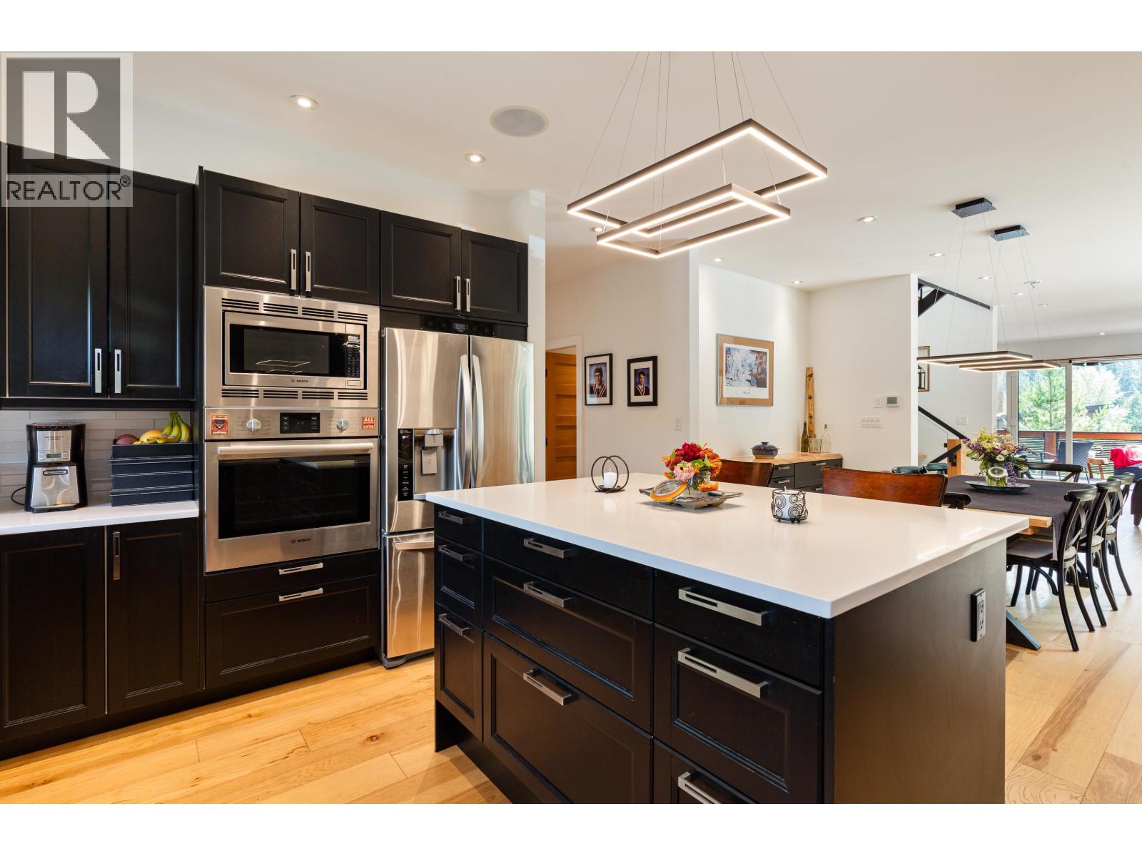 7456 Dogwood Street, Pemberton, British Columbia  V0N 0A7 - Photo 11 - R3124243