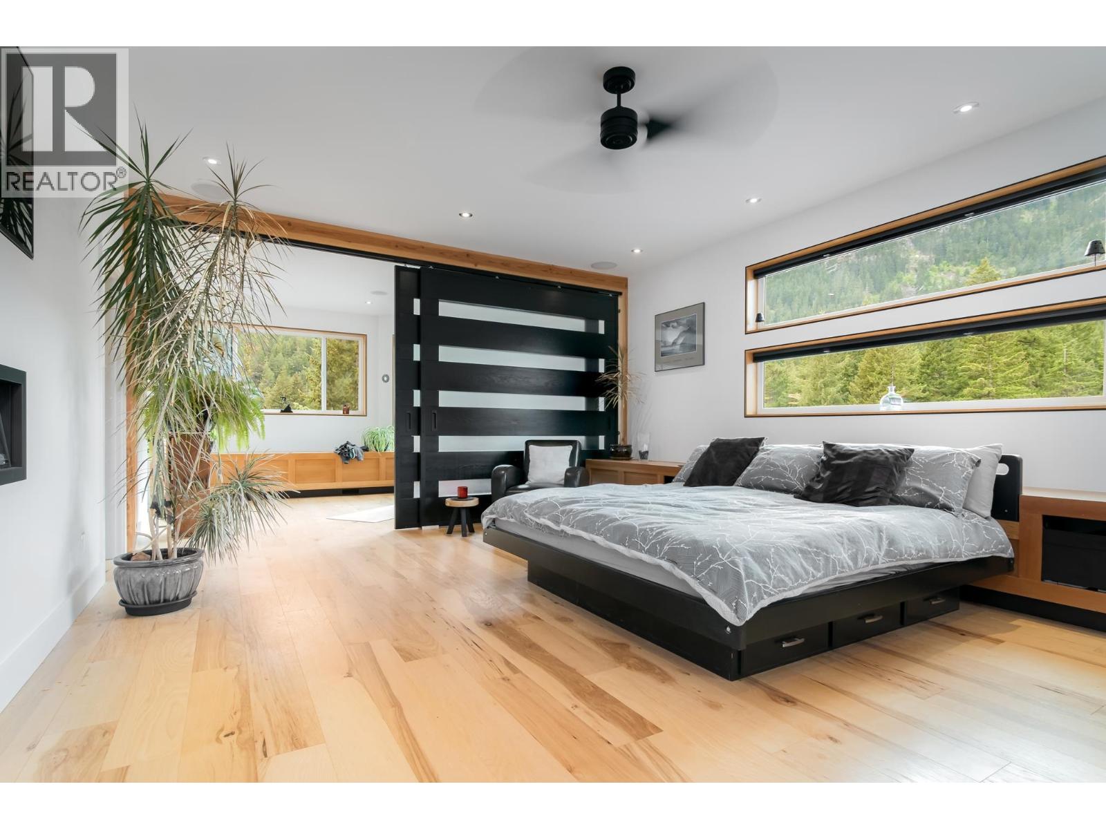 7456 Dogwood Street, Pemberton, British Columbia  V0N 0A7 - Photo 13 - R3124243