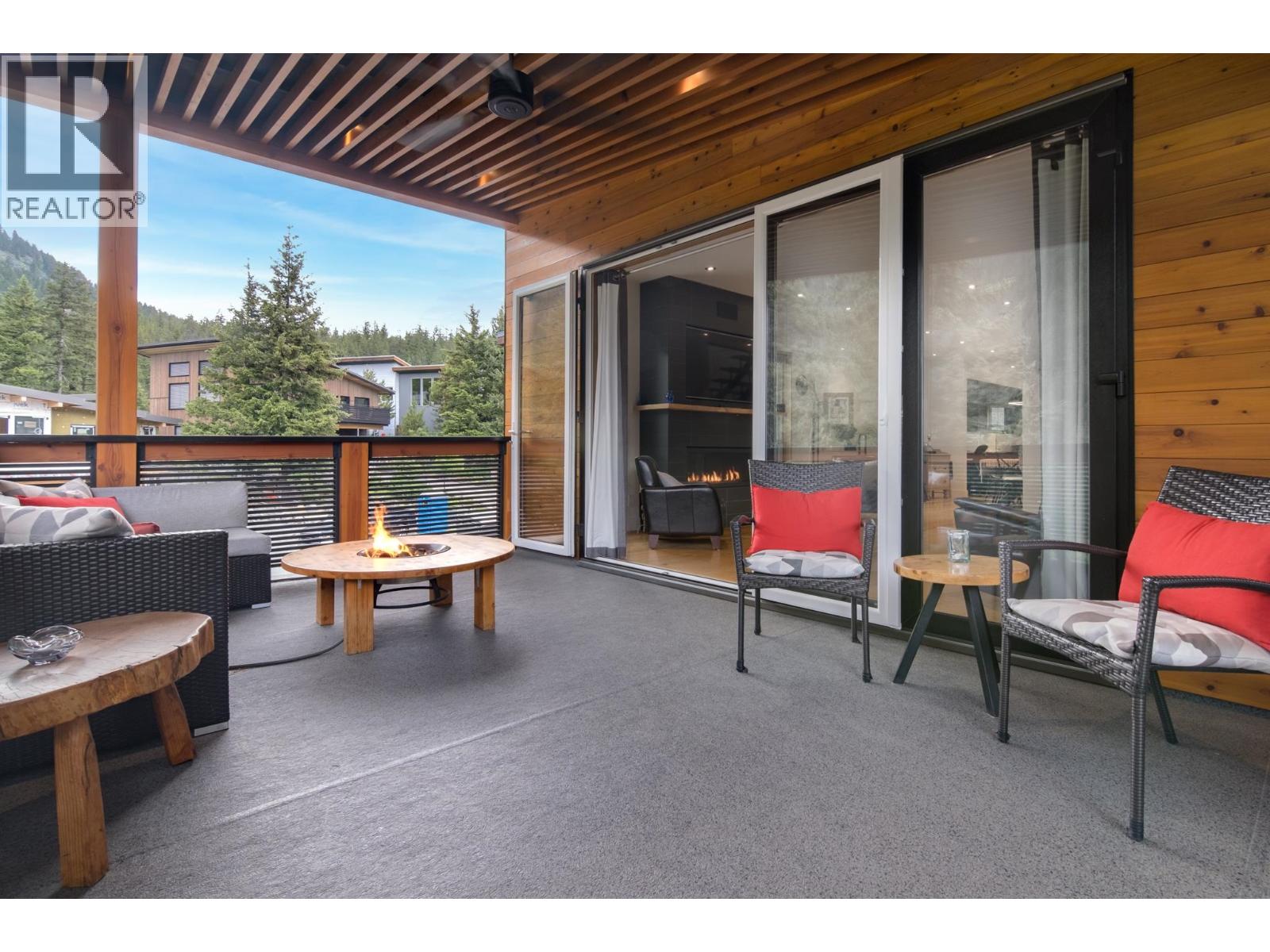 7456 Dogwood Street, Pemberton, British Columbia  V0N 0A7 - Photo 3 - R3124243