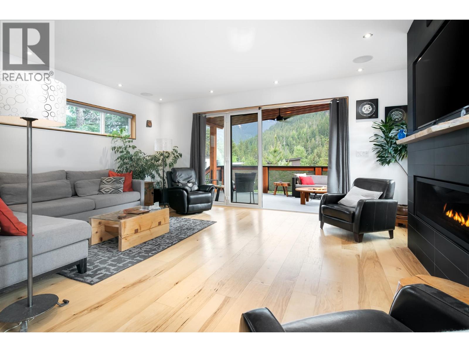 7456 Dogwood Street, Pemberton, British Columbia  V0N 0A7 - Photo 4 - R3124243
