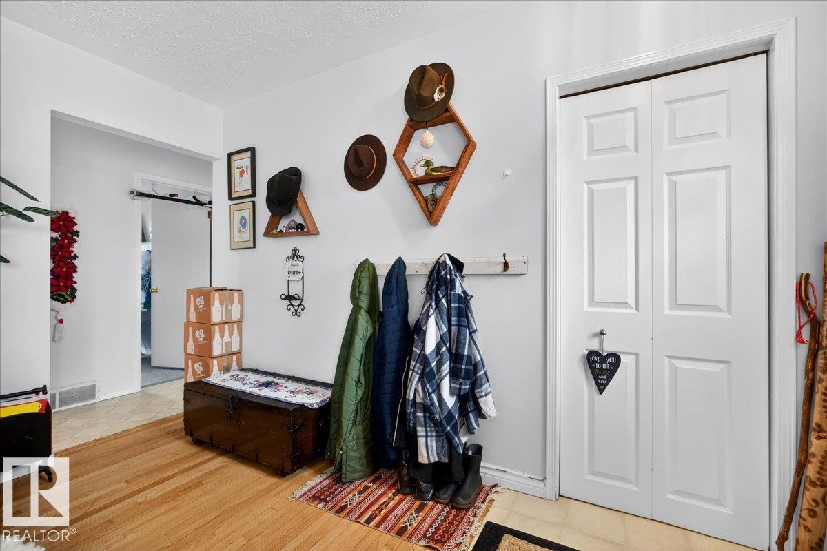 4212 105 Av Nw, Edmonton, Alberta  T6A 0Z9 - Photo 2 - E4488072