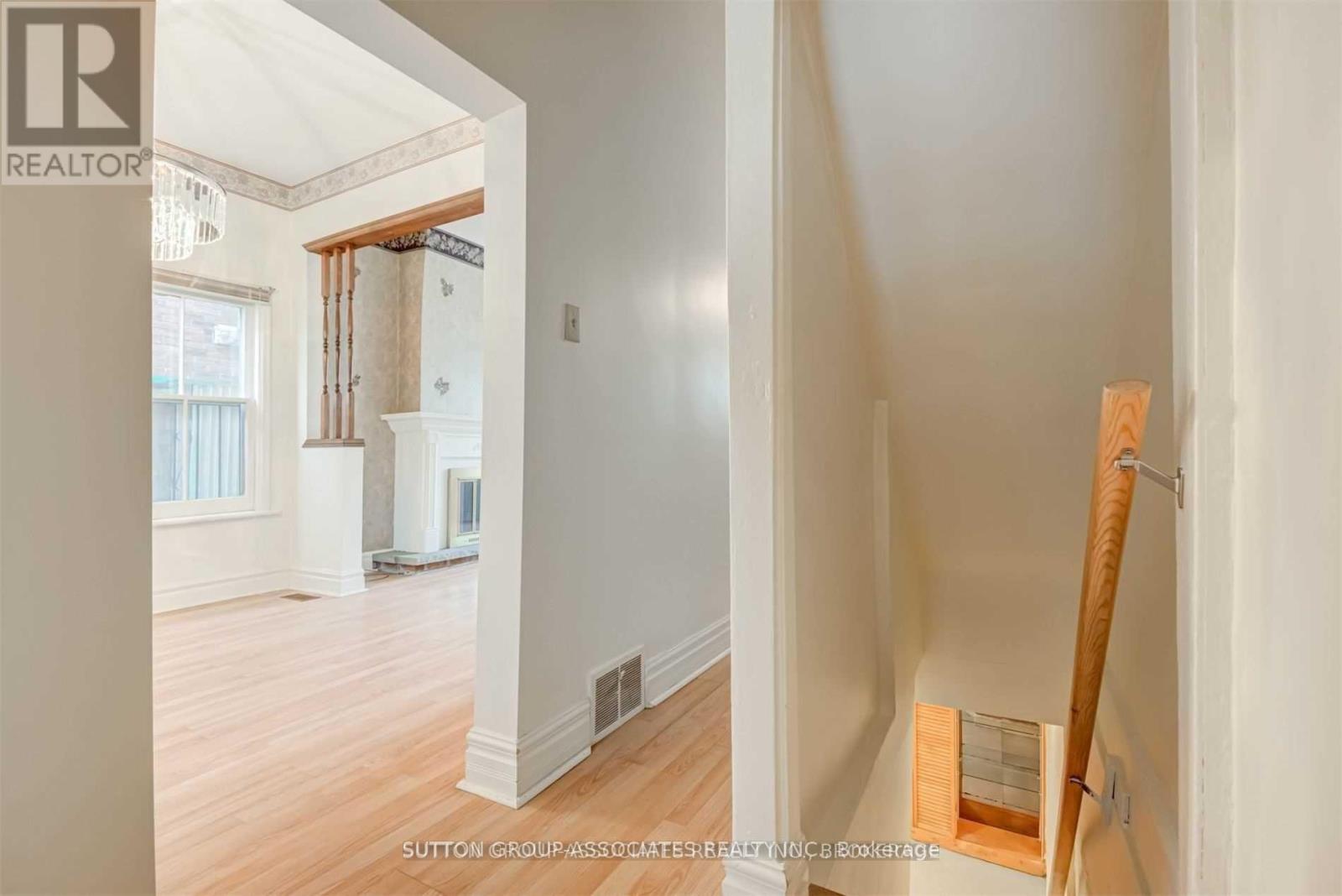 491 Roxton Road, Toronto, Ontario  M6G 3R5 - Photo 12 - C12945722