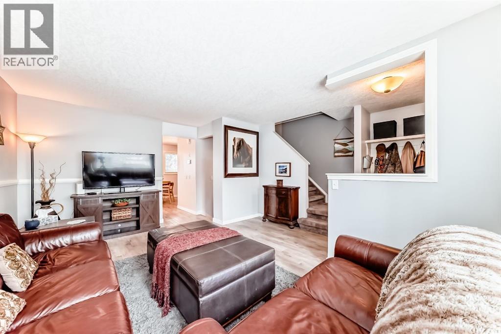 11, 800 Bowcroft Place, Cochrane, Alberta  T4C 1B9 - Photo 3 - A2309978