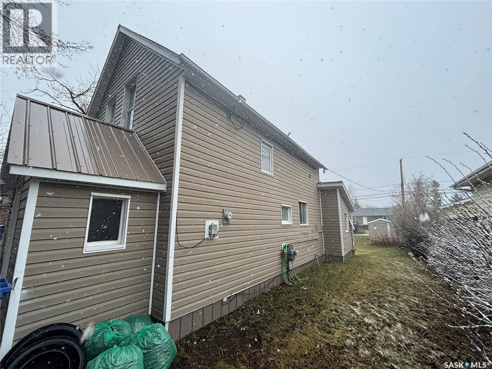 112 Stovel Avenue E, Melfort, Saskatchewan  S0E 1A0 - Photo 2 - SK036156