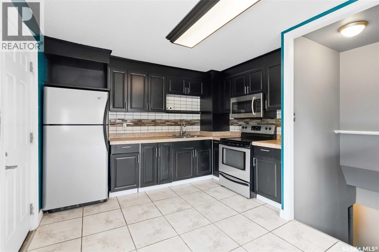 445 U Avenue S, Saskatoon, Saskatchewan  S7M 3B3 - Photo 3 - SK036066