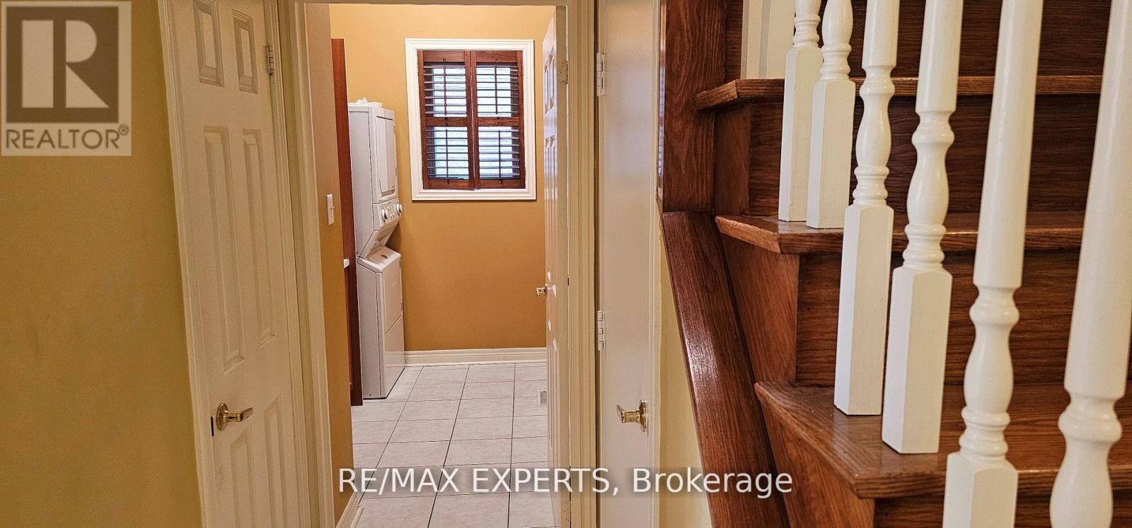 Main Floor - 221 Matthew Drive, Vaughan, Ontario  L4L 9B1 - Photo 10 - N13135514