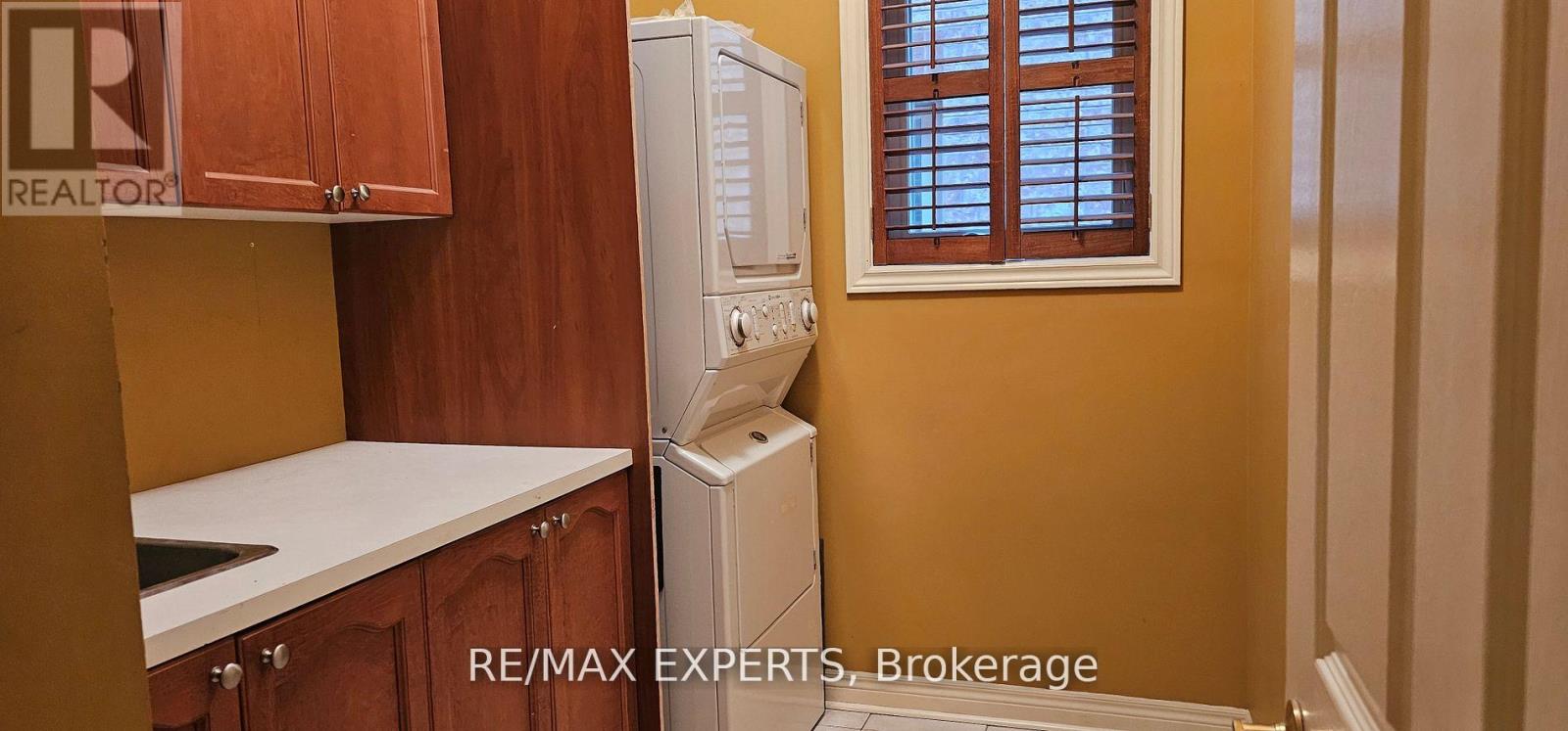 Main Floor - 221 Matthew Drive, Vaughan, Ontario  L4L 9B1 - Photo 11 - N13135514