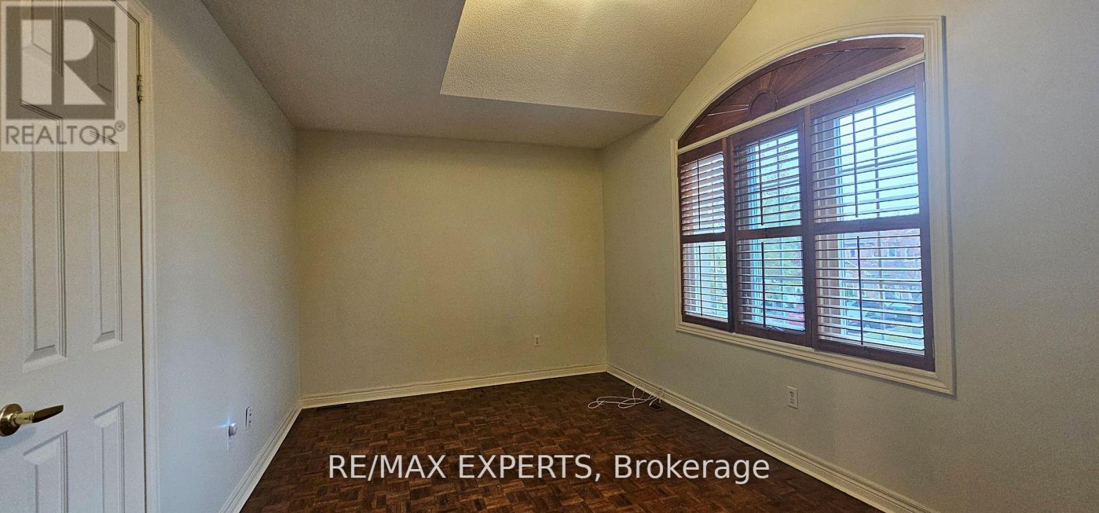 Main Floor - 221 Matthew Drive, Vaughan, Ontario  L4L 9B1 - Photo 18 - N13135514