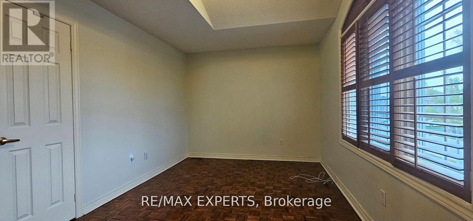 Main Floor - 221 Matthew Drive, Vaughan, Ontario  L4L 9B1 - Photo 19 - N13135514