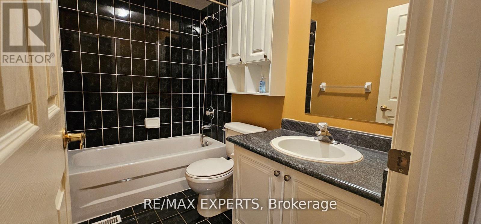 Main Floor - 221 Matthew Drive, Vaughan, Ontario  L4L 9B1 - Photo 20 - N13135514