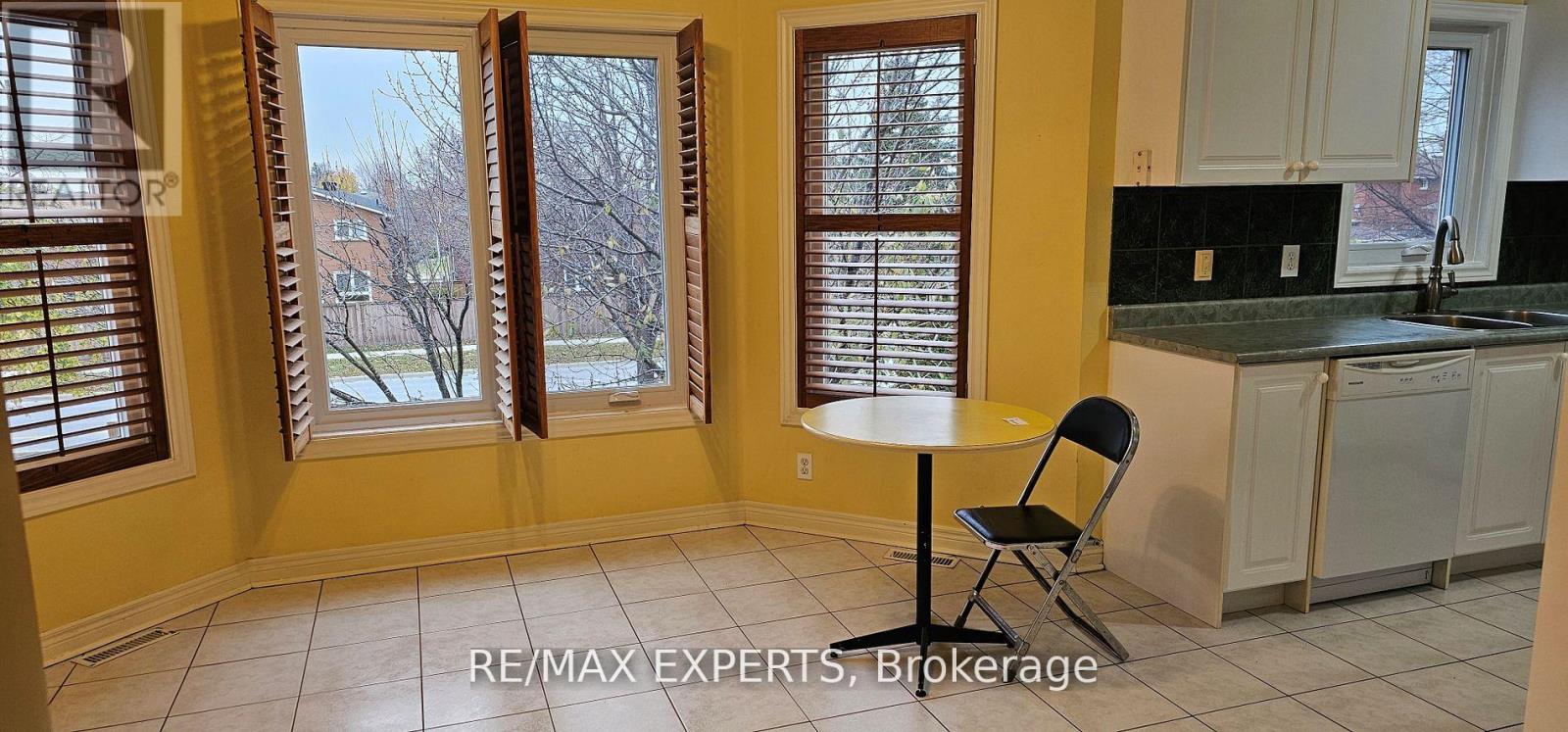 Main Floor - 221 Matthew Drive, Vaughan, Ontario  L4L 9B1 - Photo 6 - N13135514