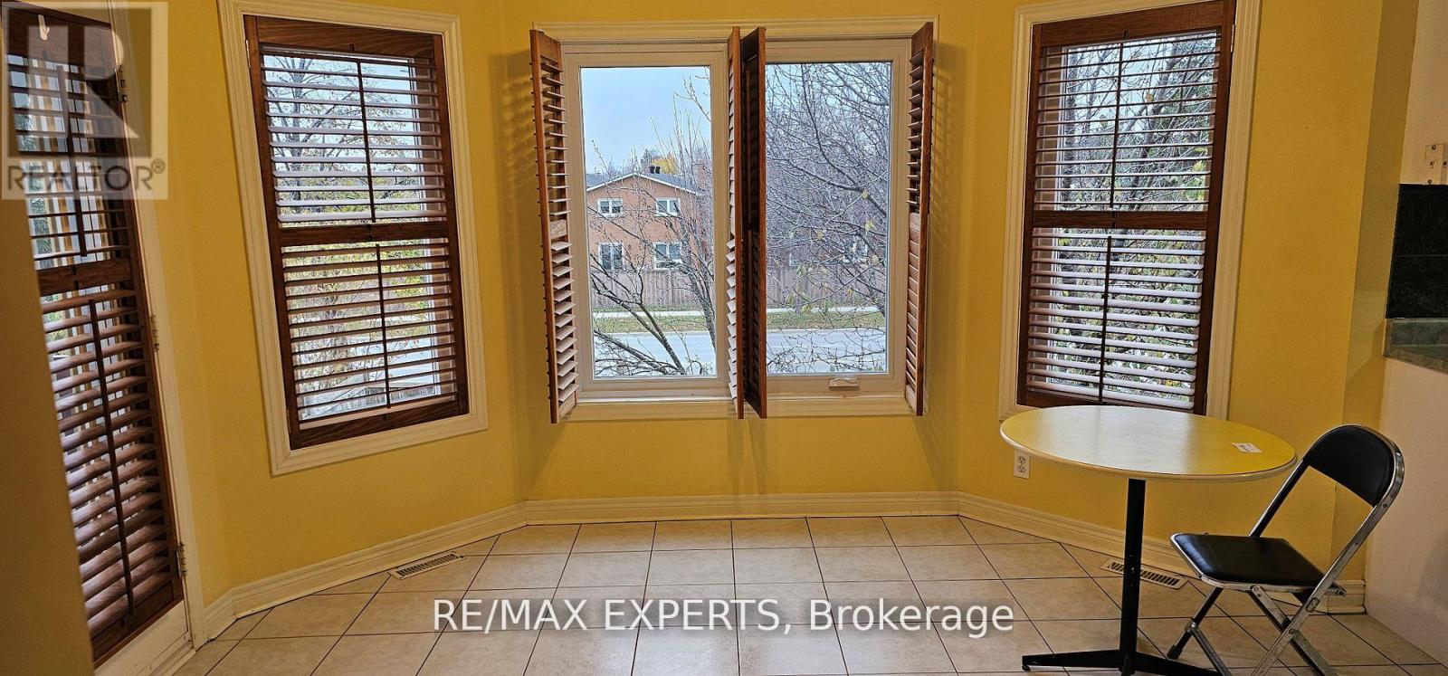 Main Floor - 221 Matthew Drive, Vaughan, Ontario  L4L 9B1 - Photo 7 - N13135514