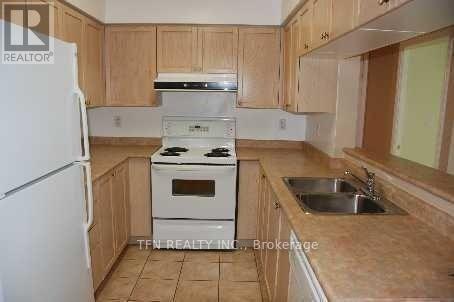 1201 - 39 Oneida Crescent, Richmond Hill, Ontario  L4B 4T9 - Photo 3 - N13135564