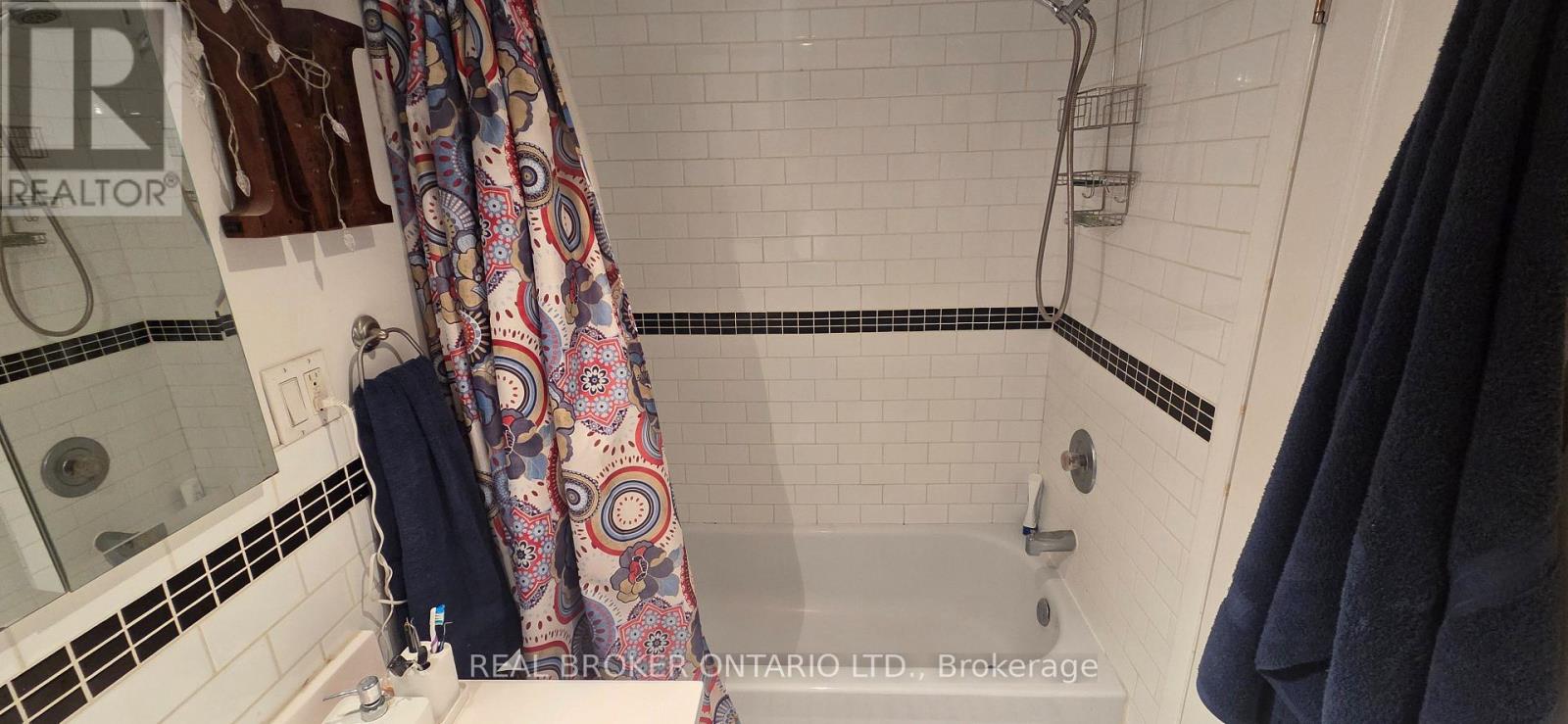 17 Howard Park Avenue, Toronto, Ontario  M6R 1V3 - Photo 15 - W13135516
