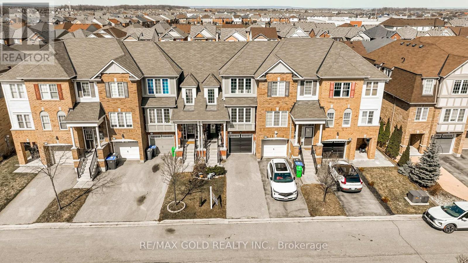 84 Vanhorne Close, Brampton, Ontario  L7A 0X9 - Photo 2 - W13135524