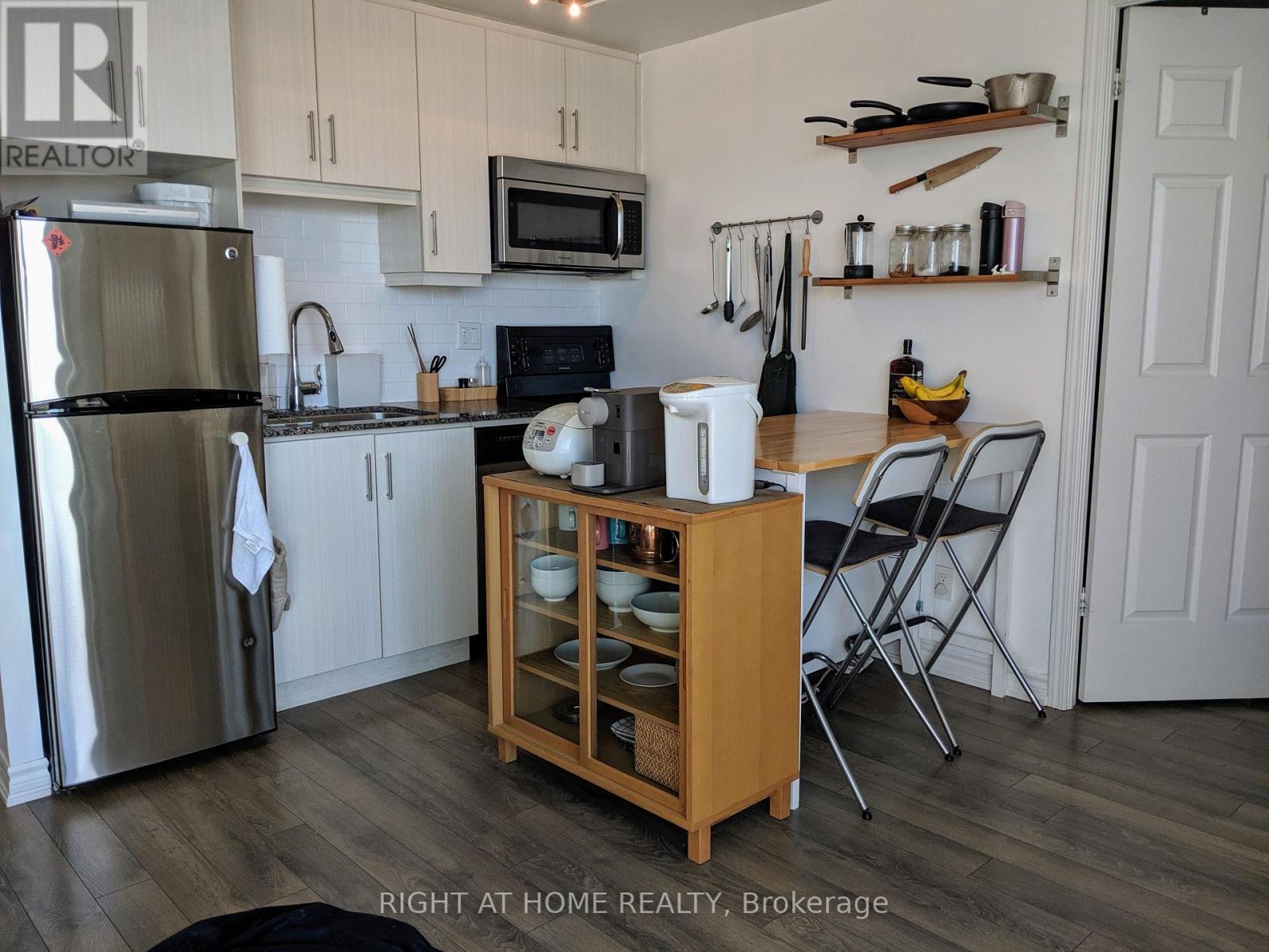 612 - 15 James Finlay Way, Toronto, Ontario  M3M 0B3 - Photo 3 - W13135598