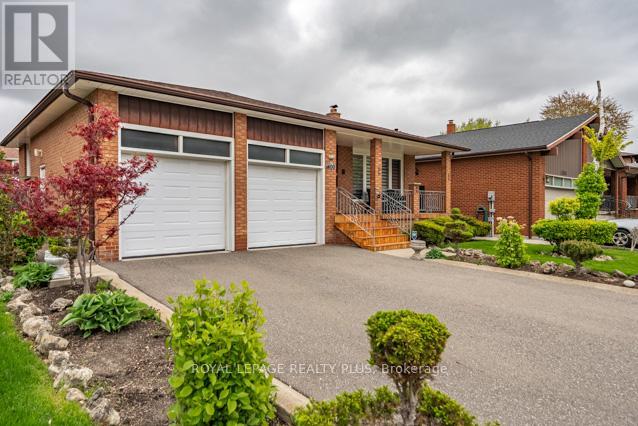 1400 Bough Beeches Boulevard, Mississauga, Ontario  L4W 3B5 - Photo 2 - W13135620