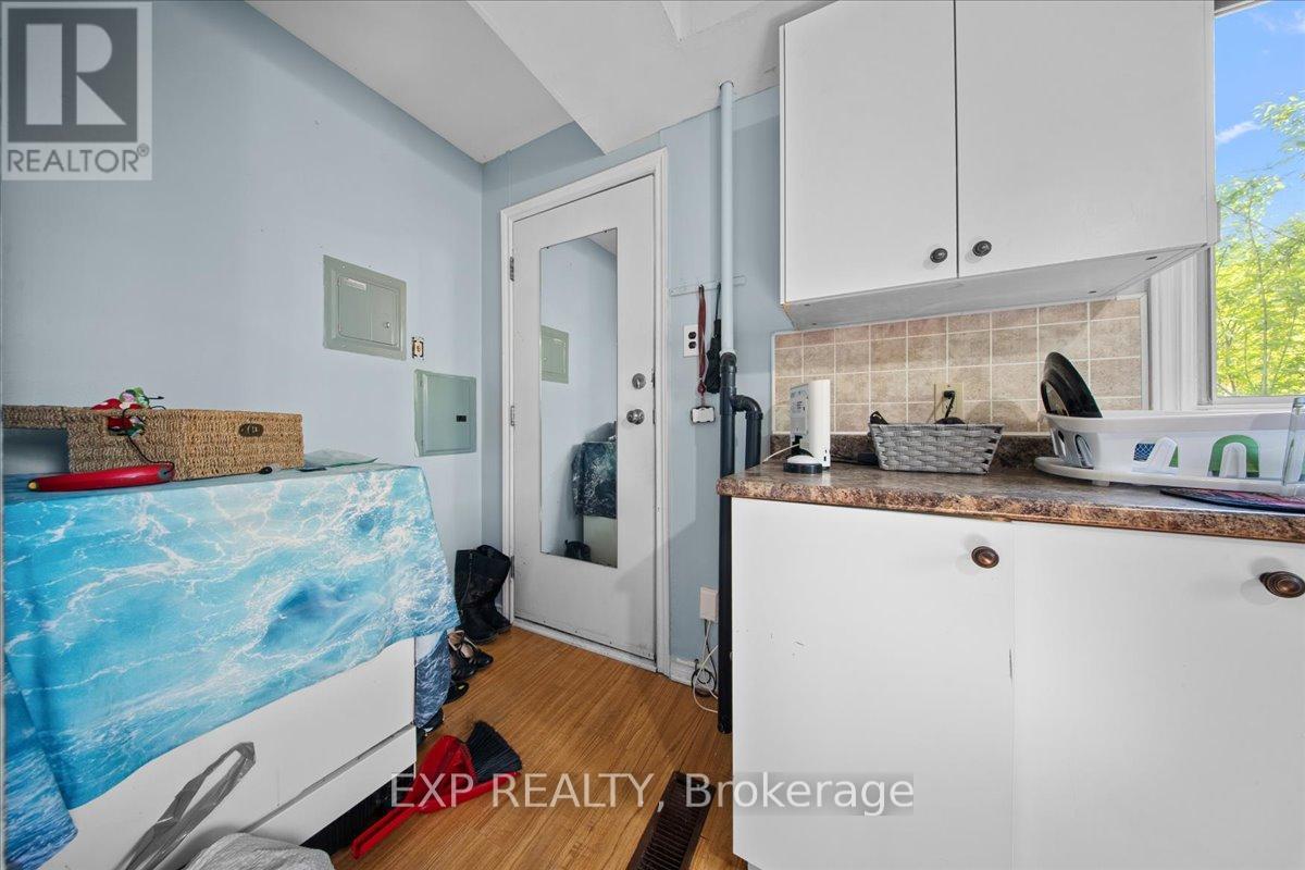 208 Montfort Street, Ottawa, Ontario  K1L 5P4 - Photo 3 - X13135748