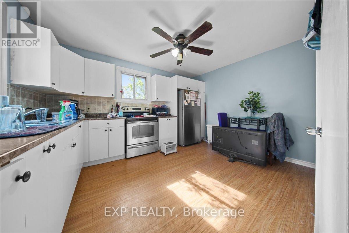 208 Montfort Street, Ottawa, Ontario  K1L 5P4 - Photo 4 - X13135748