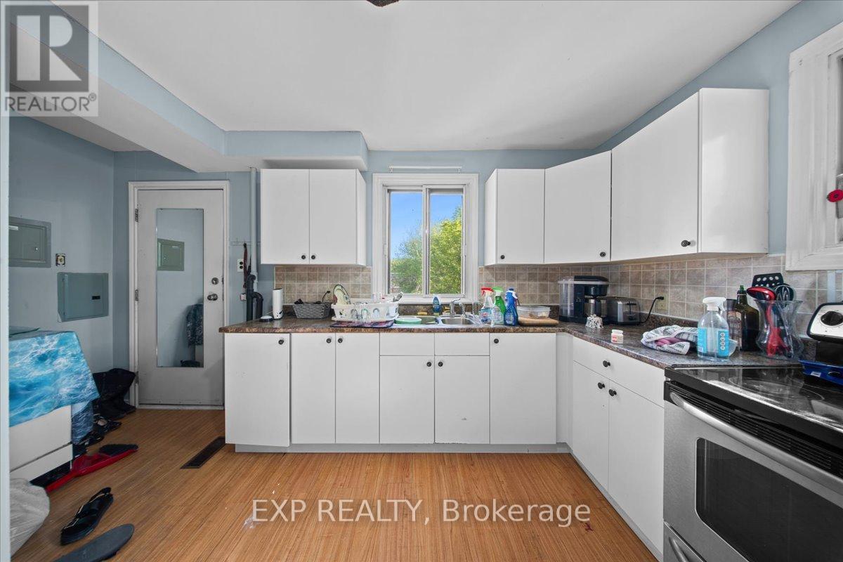 208 Montfort Street, Ottawa, Ontario  K1L 5P4 - Photo 5 - X13135748