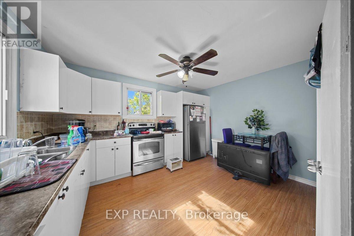 208 Montfort Street, Ottawa, Ontario  K1L 5P4 - Photo 6 - X13135748
