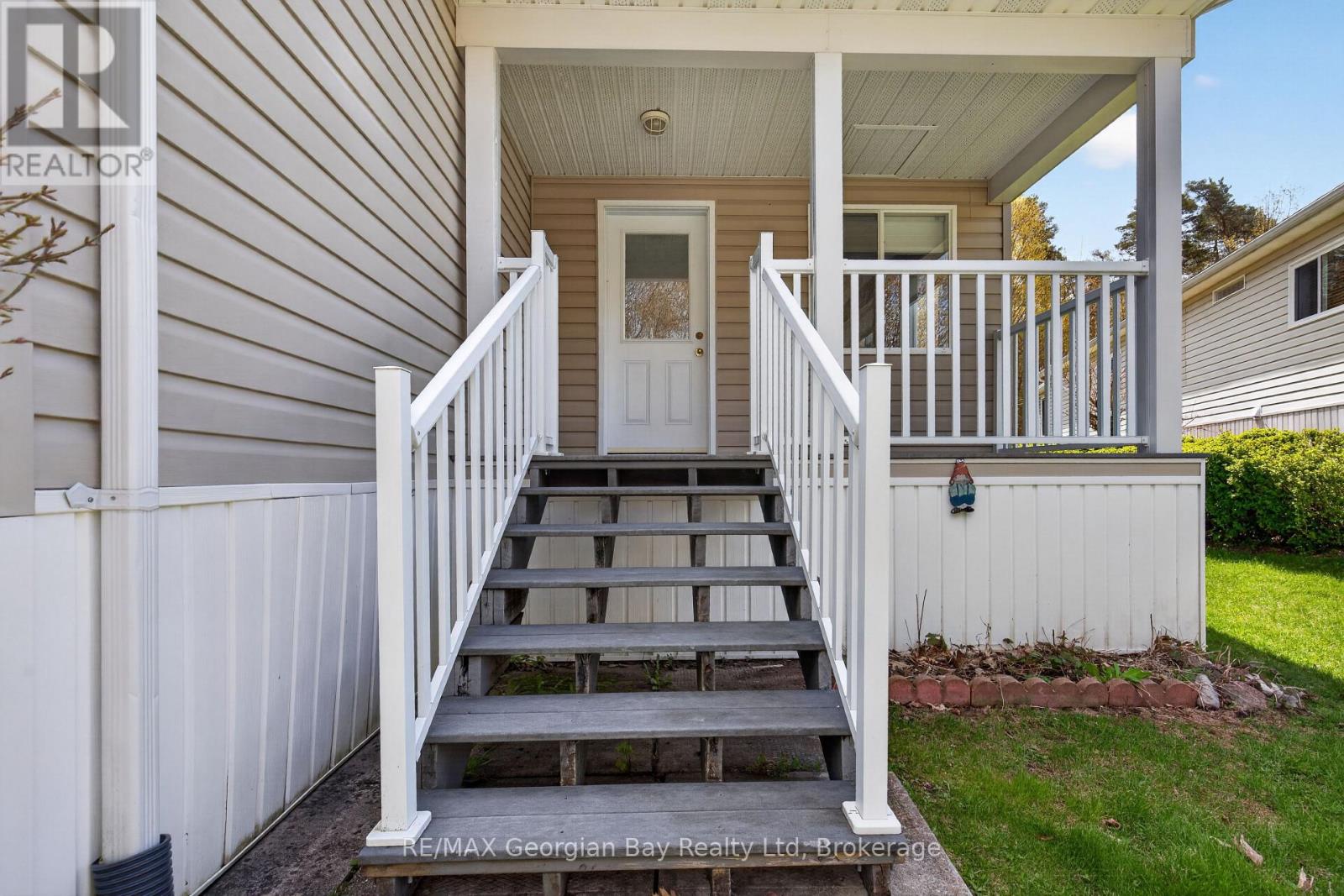 43 Highland Ave - 5411 Elliott Side Road, Tay, Ontario  L4R 4K3 - Photo 2 - S12940546