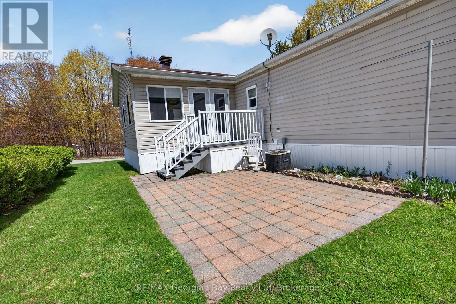 43 Highland Ave - 5411 Elliott Side Road, Tay, Ontario  L4R 4K3 - Photo 19 - S12940546
