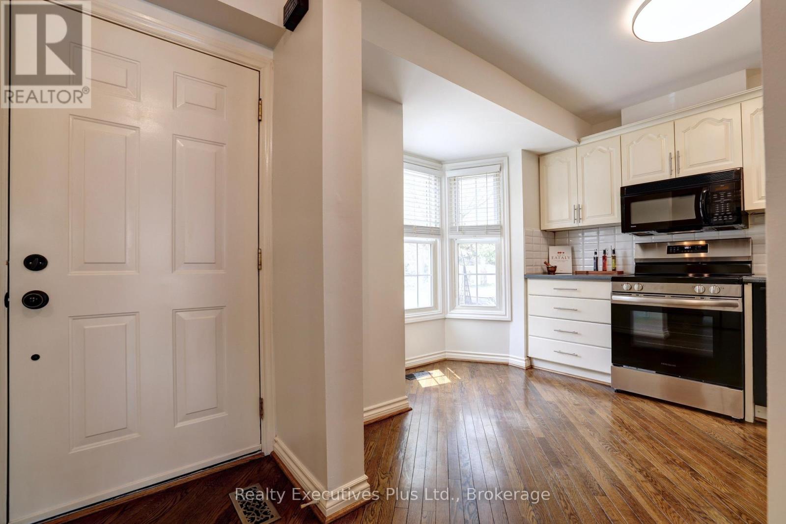 463 Blathwayte Lane, Burlington, Ontario  L7S 1Y4 - Photo 2 - W13135770