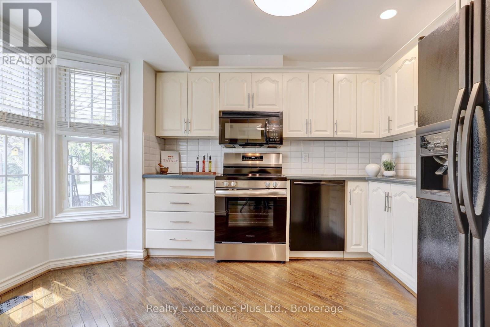 463 Blathwayte Lane, Burlington, Ontario  L7S 1Y4 - Photo 4 - W13135770