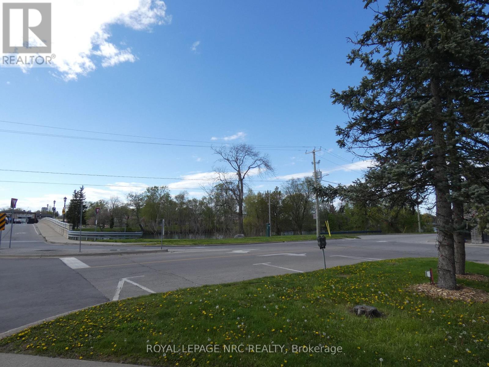 8190-94 Cummington Square W, Niagara Falls, Ontario  L2G 6V9 - Photo 3 - X13135878