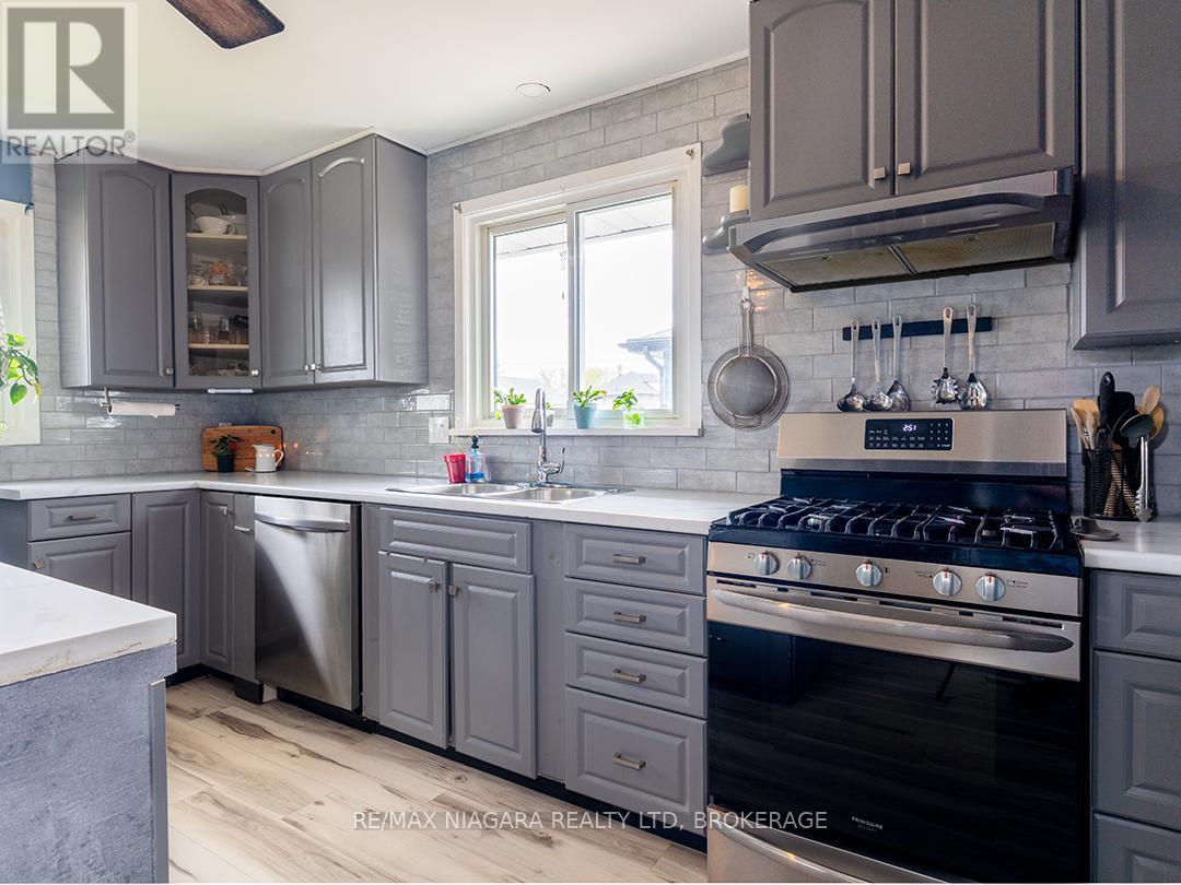 64 Christmas Street, Port Colborne, Ontario  L3K 1M5 - Photo 6 - X13136000