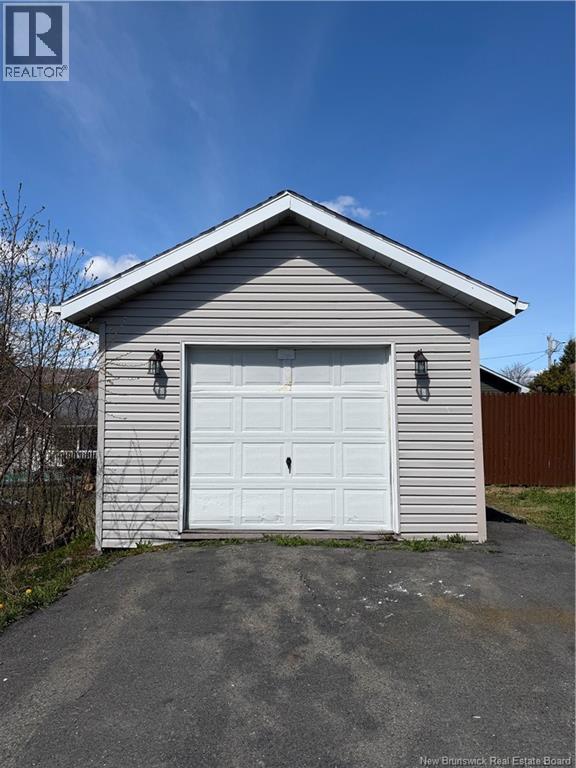 96 44e Avenue, Edmundston, New Brunswick  E3V 3A3 - Photo 3 - NB139442