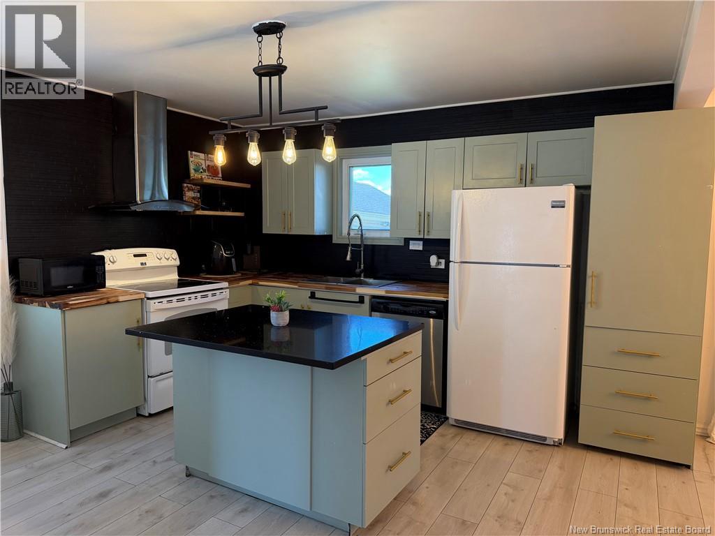 96 44e Avenue, Edmundston, New Brunswick  E3V 3A3 - Photo 6 - NB139442