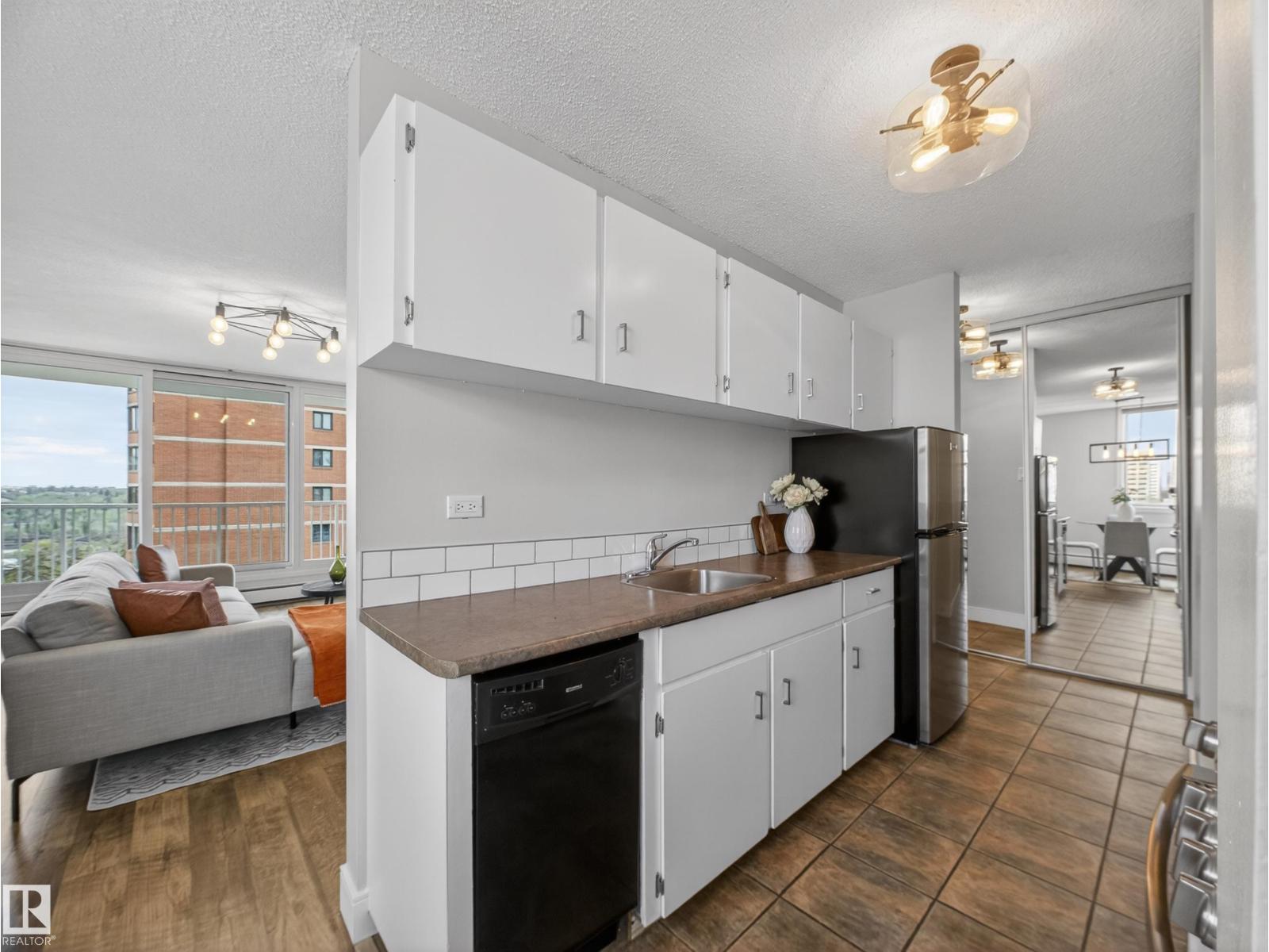 #907 9930 113 St Nw, Edmonton, Alberta  T5K 1N6 - Photo 3 - E4488090