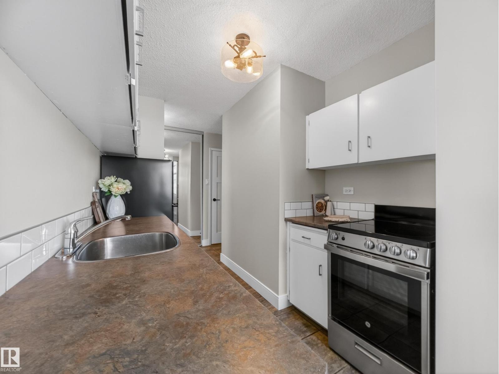 #907 9930 113 St Nw, Edmonton, Alberta  T5K 1N6 - Photo 4 - E4488090
