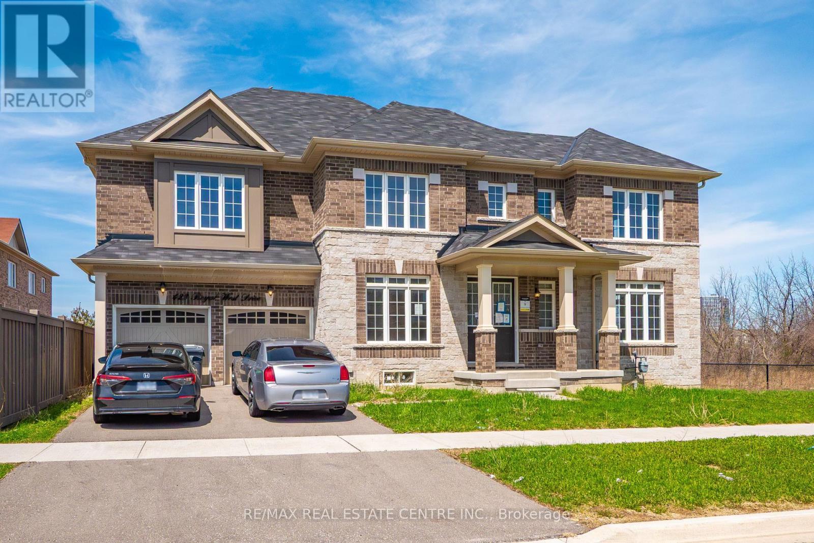 423 Royal West Drive, Brampton, Ontario  L6X 5K1 - Photo 2 - W13112116