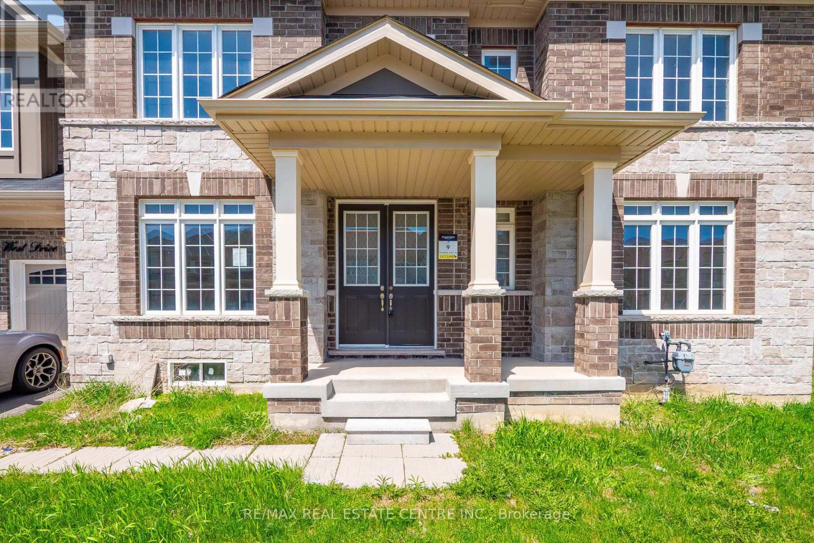 423 Royal West Drive, Brampton, Ontario  L6X 5K1 - Photo 3 - W13112116