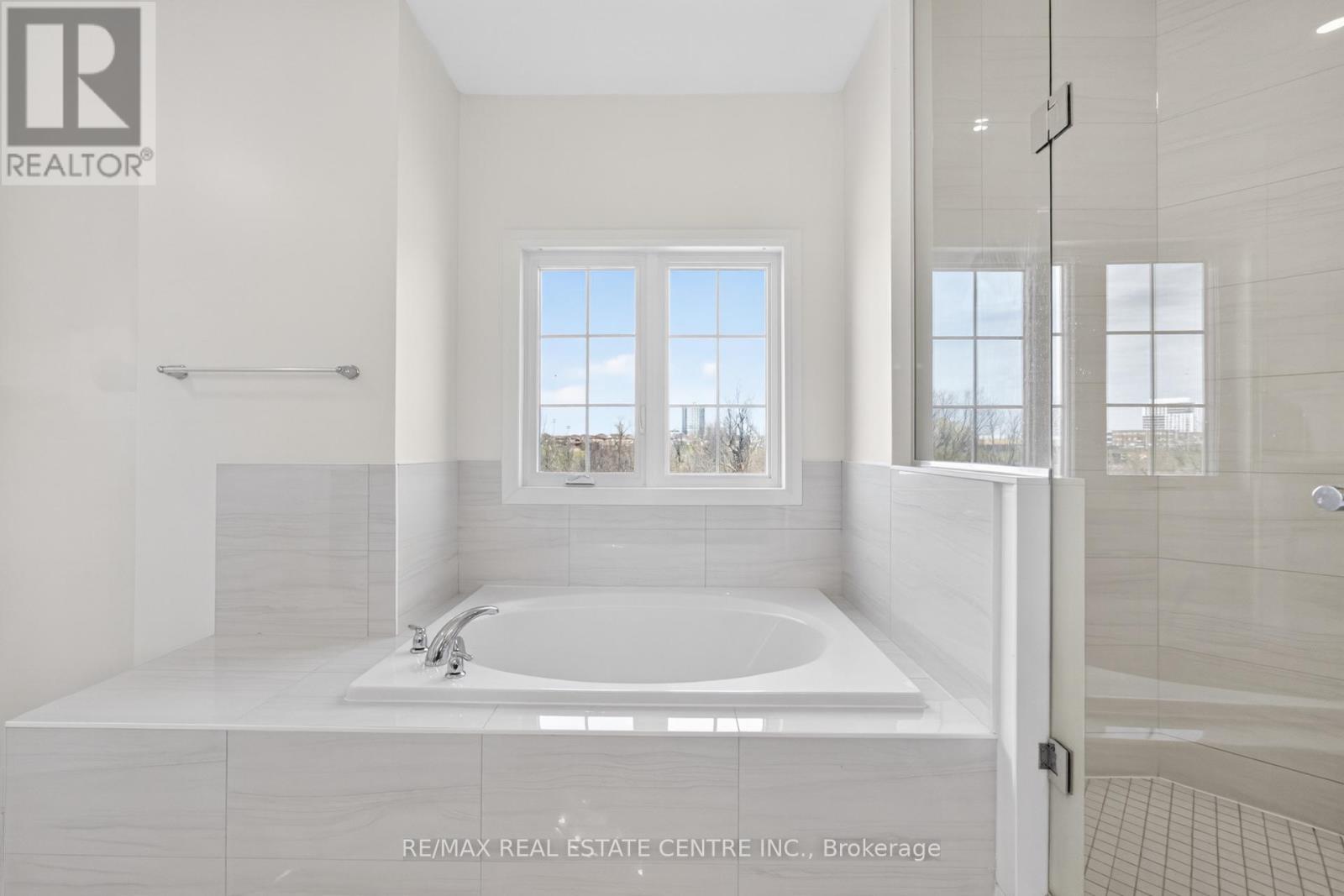 423 Royal West Drive, Brampton, Ontario  L6X 5K1 - Photo 40 - W13112116
