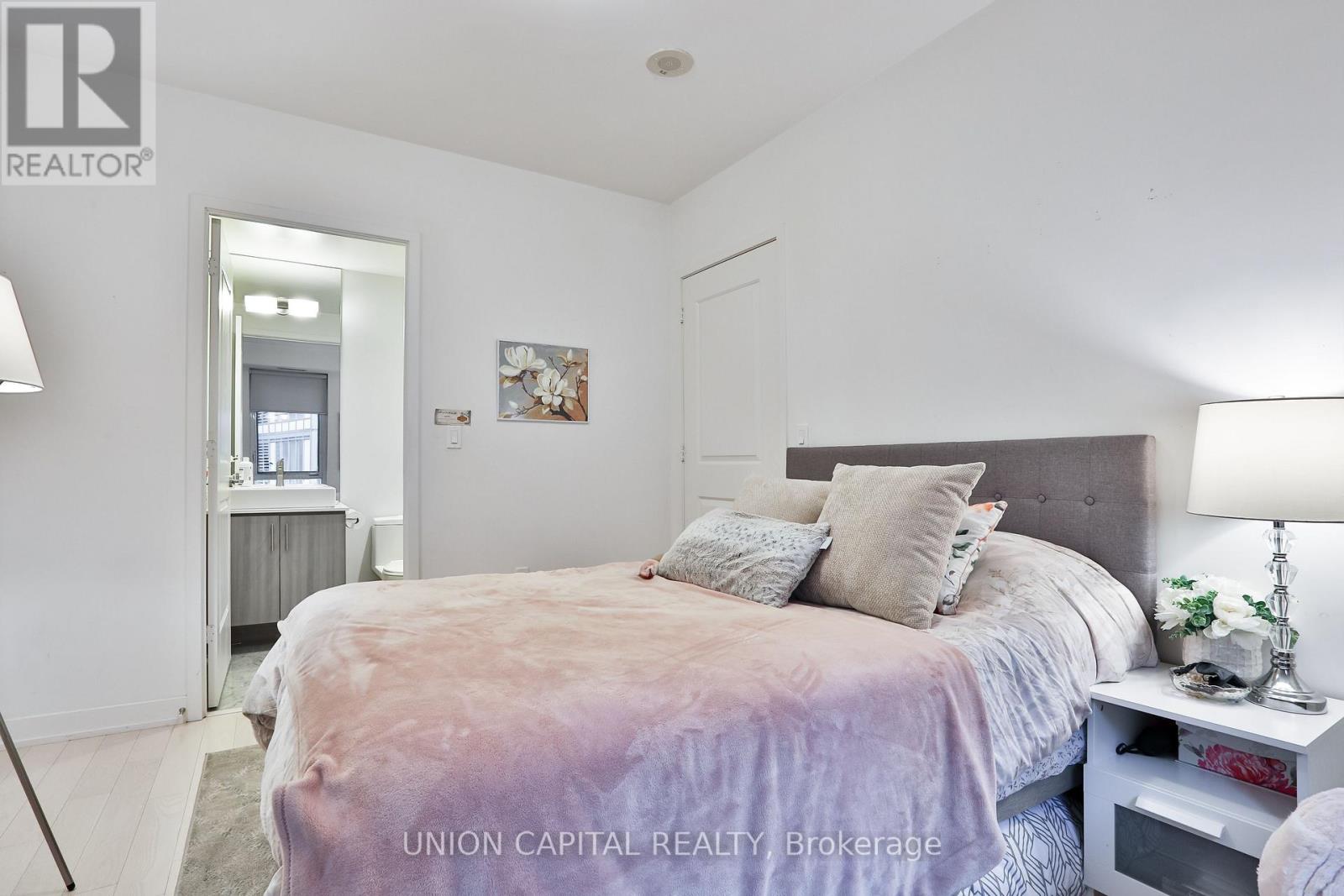 404 - 1 The Esplanade, Toronto, Ontario  M5E 0A8 - Photo 12 - C13135806