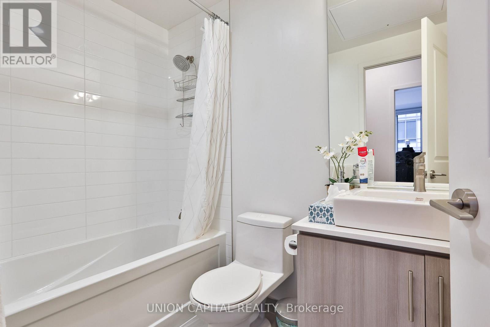 404 - 1 The Esplanade, Toronto, Ontario  M5E 0A8 - Photo 14 - C13135806