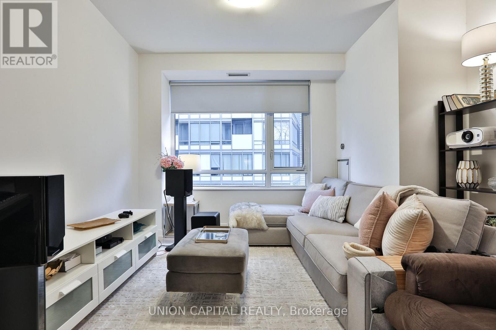 404 - 1 The Esplanade, Toronto, Ontario  M5E 0A8 - Photo 3 - C13135806