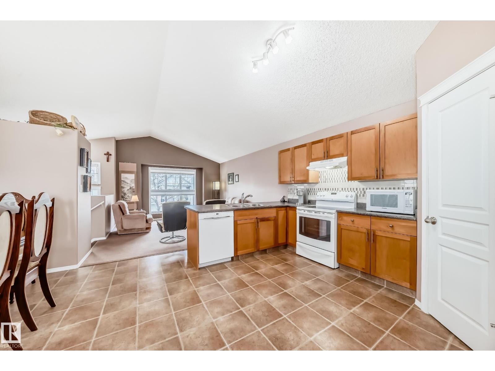 26 Vaughn Av, Spruce Grove, Alberta  T7X 4R9 - Photo 4 - E4488097