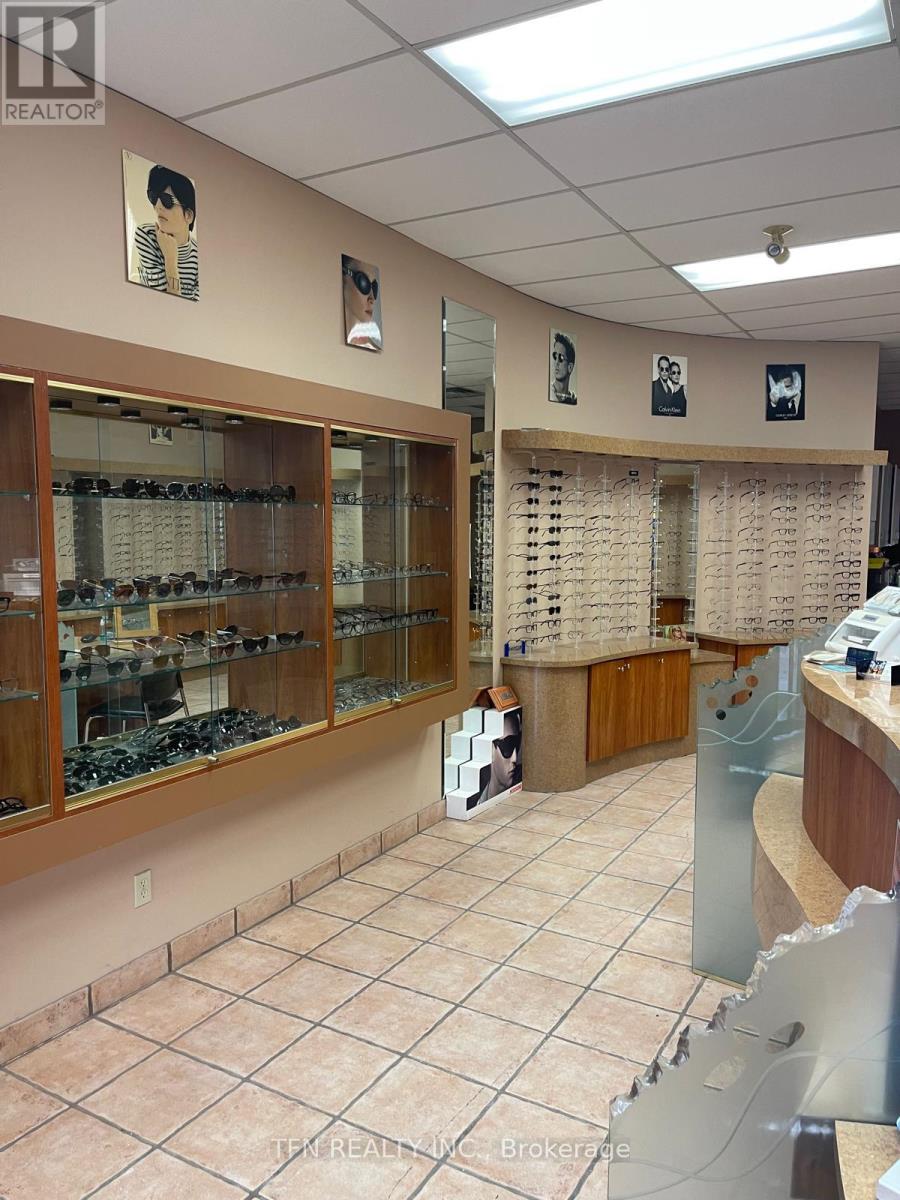 16 - 390 STEELES AVENUE W, Vaughan, Ontario
