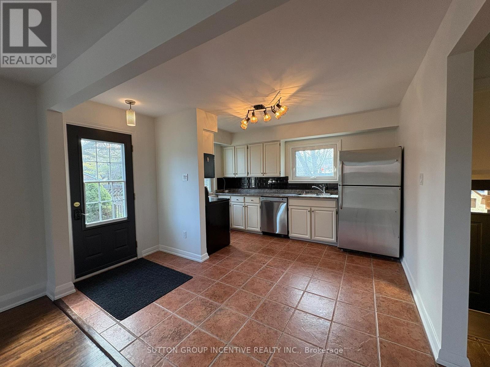 20 Bayview Drive, Barrie (Allandale), Ontario  L4N 3N5 - Photo 2 - S13135702