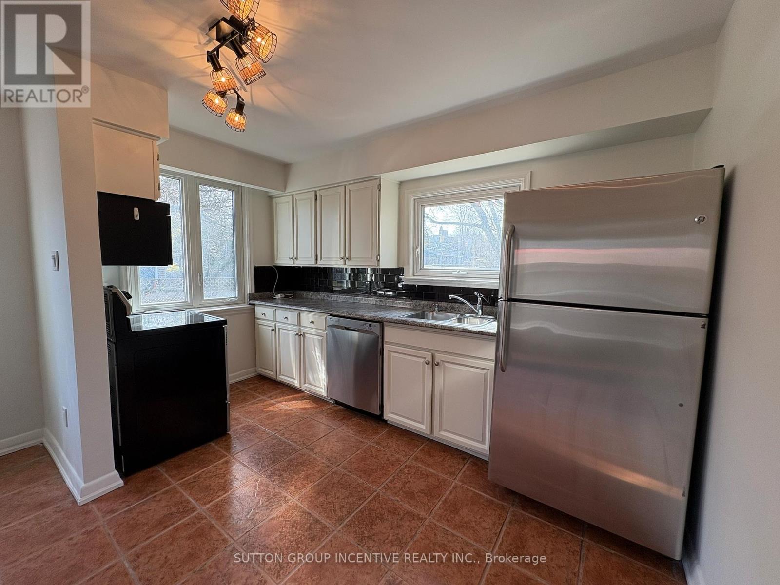 20 Bayview Drive, Barrie (Allandale), Ontario  L4N 3N5 - Photo 3 - S13135702