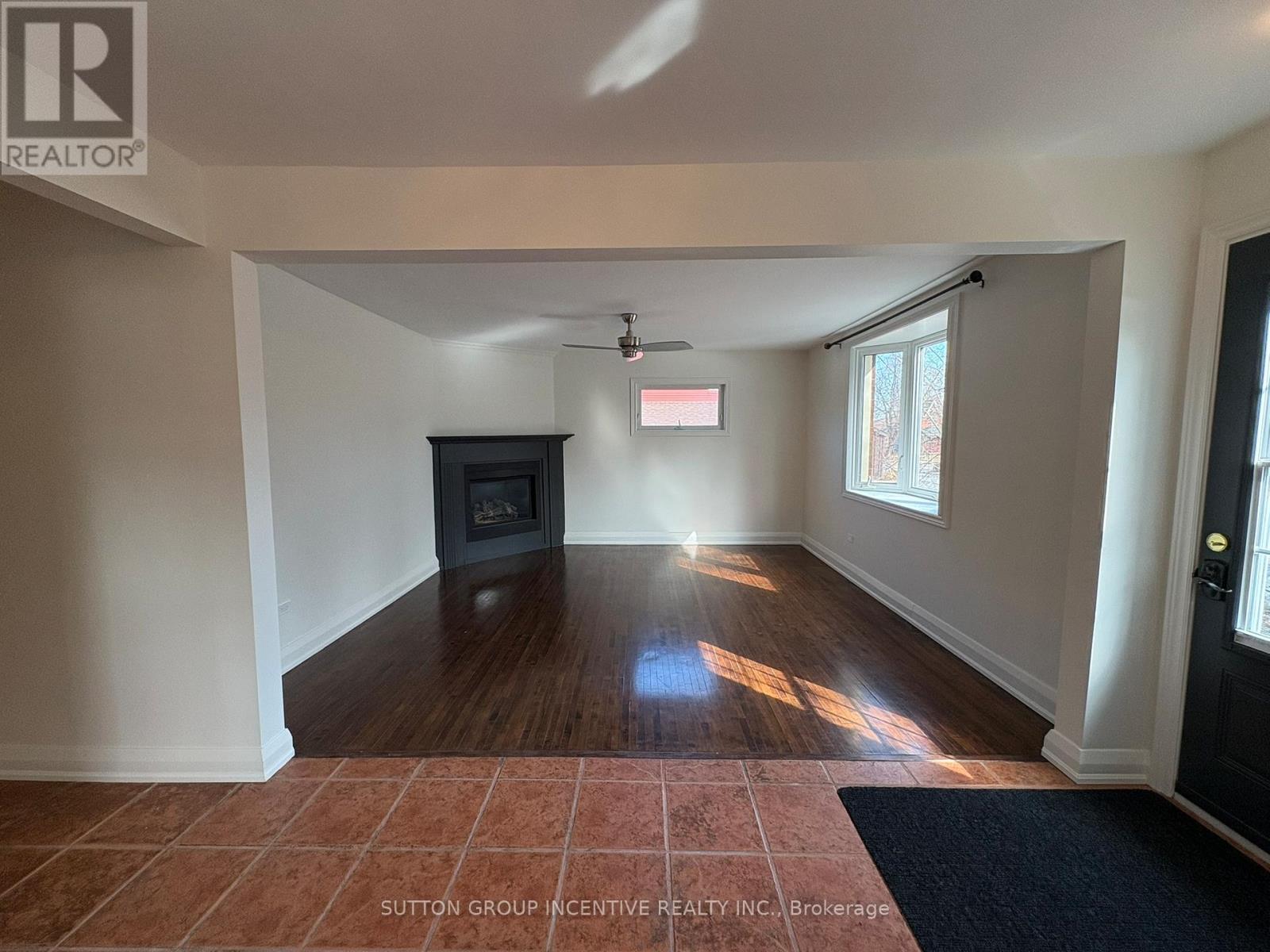 20 Bayview Drive, Barrie (Allandale), Ontario  L4N 3N5 - Photo 4 - S13135702