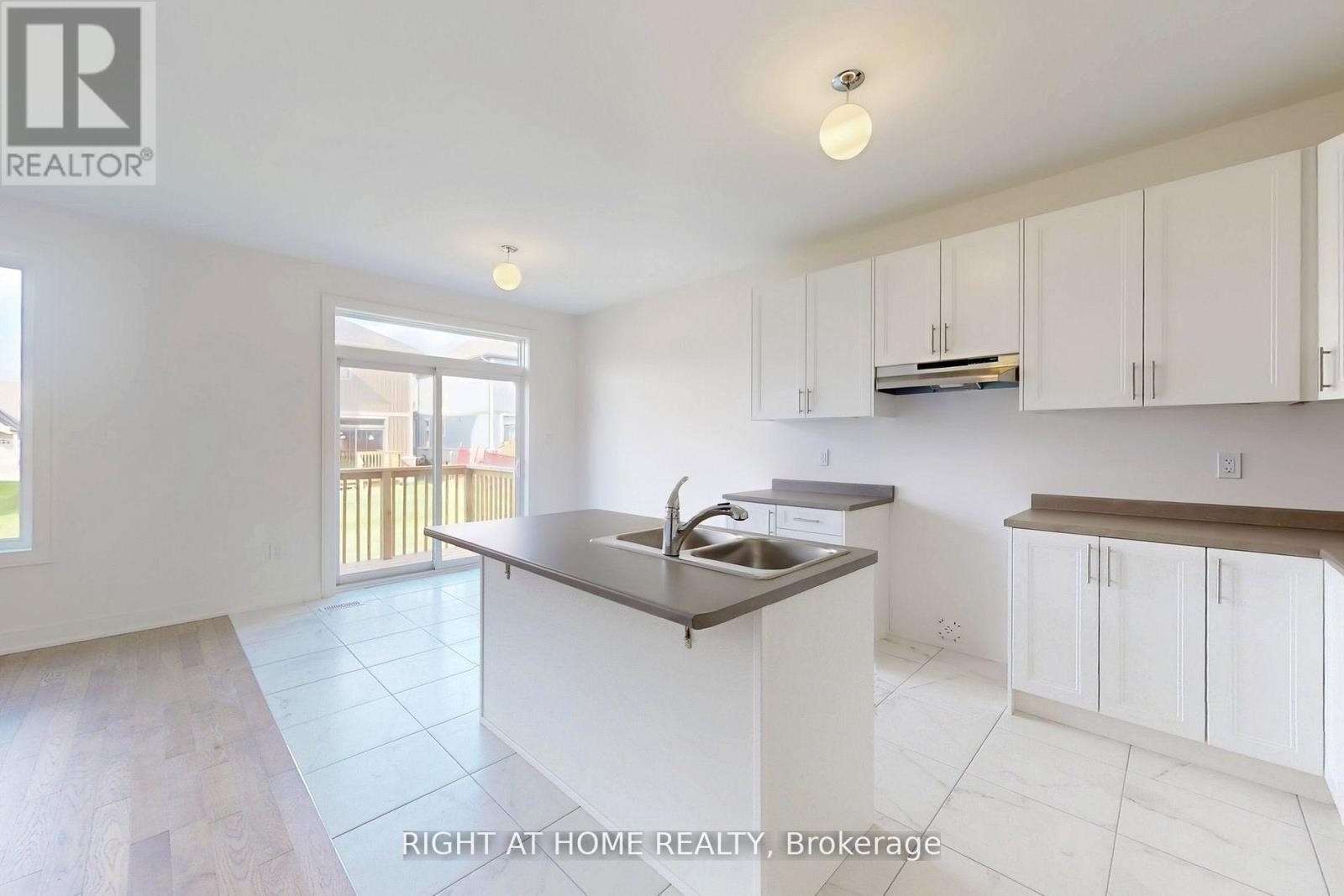 258 Duncan Street, Clearview (Stayner), Ontario  L0M 1S0 - Photo 10 - S13136016