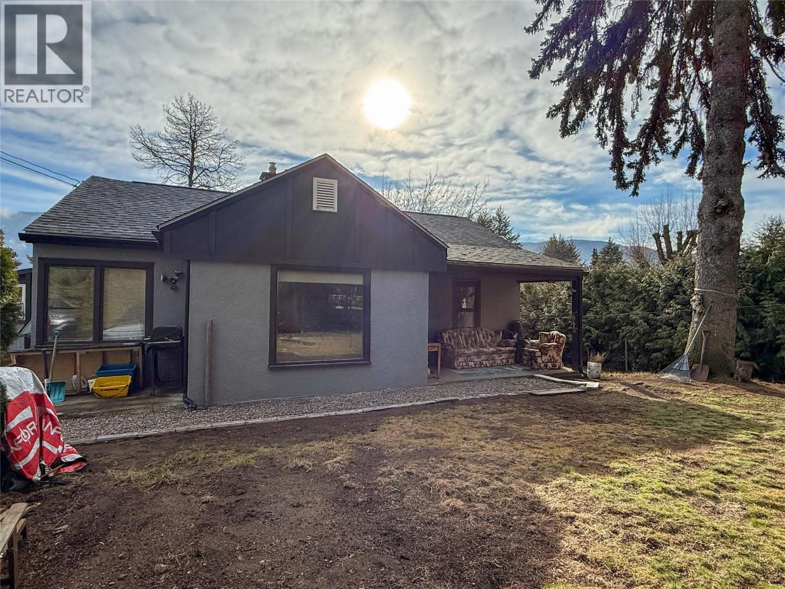 2533 Columbia Avenue, Castlegar, British Columbia