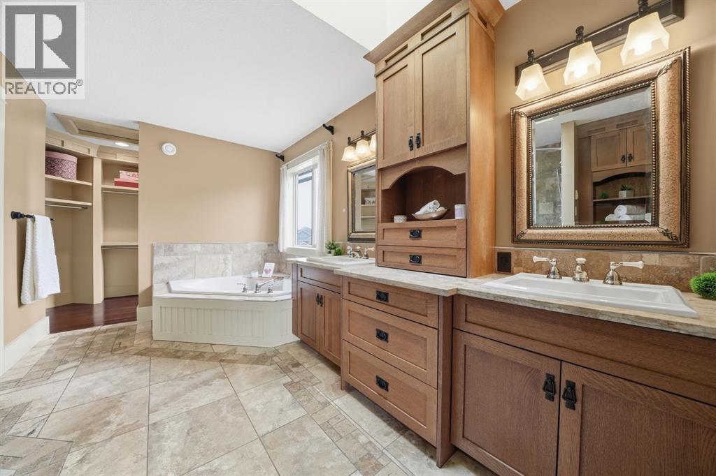 2593 Coopers Circle Sw, Airdrie, Alberta  T4B 3K2 - Photo 32 - A2305434
