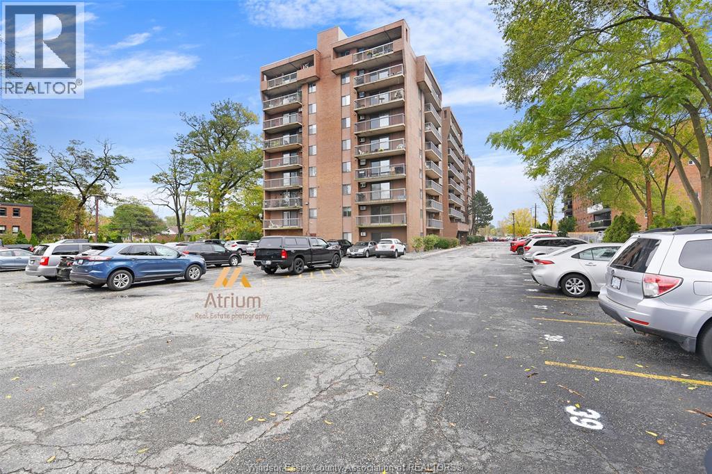 3936 WYANDOTTE St. East Unit# 207, Windsor, Ontario